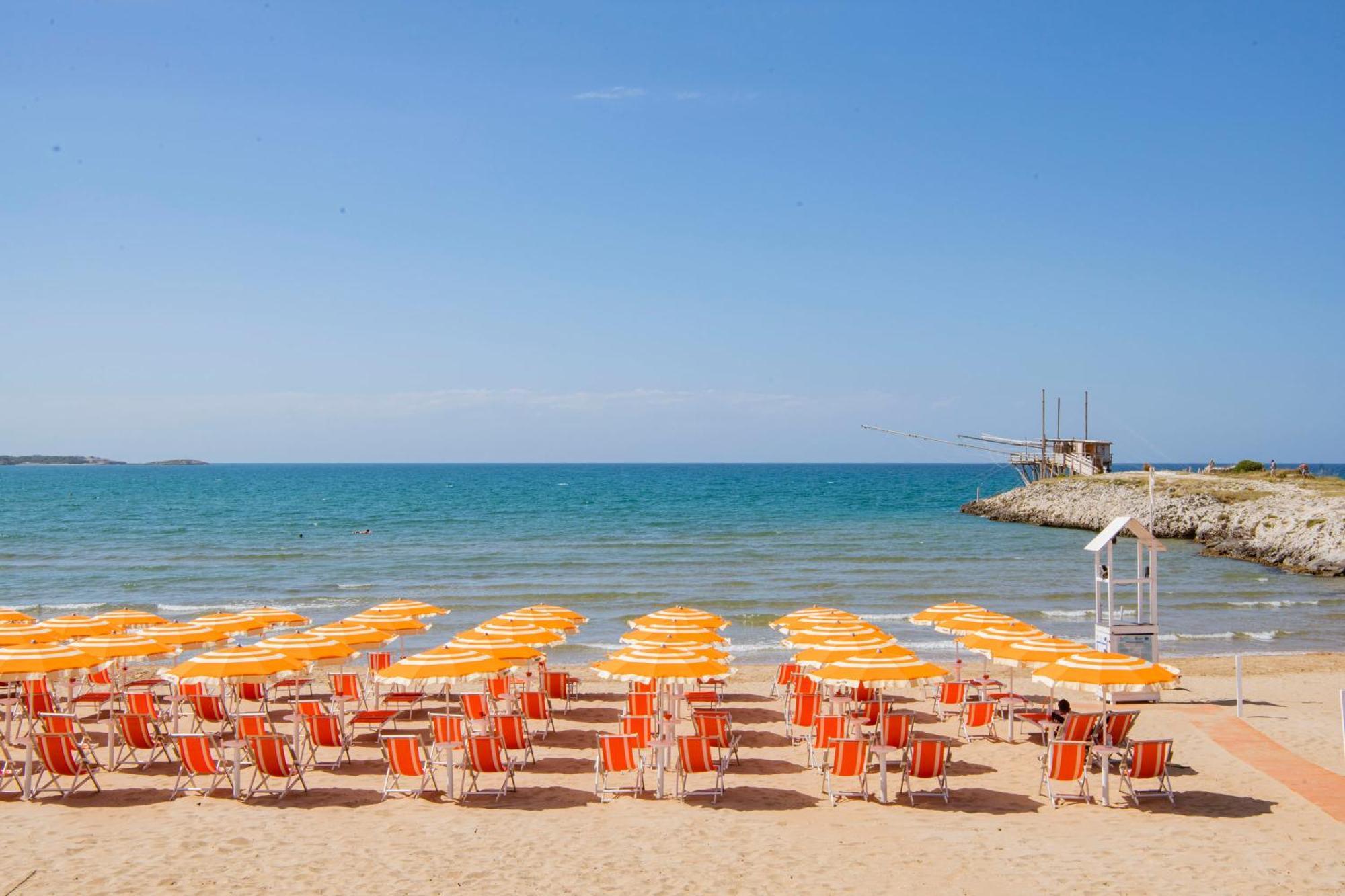 Camping Village Baia Falcone Vieste Exterior photo