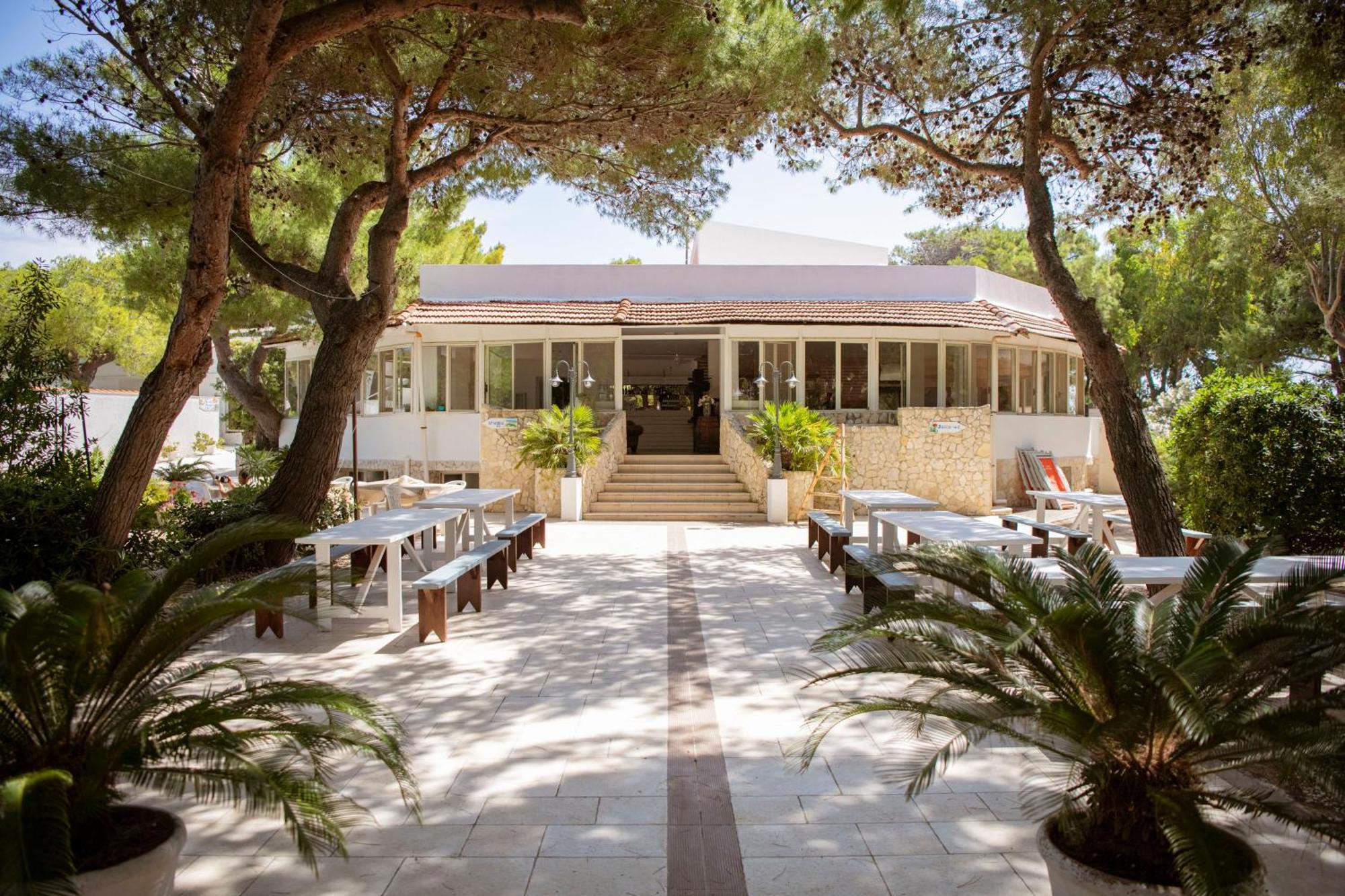 Camping Village Baia Falcone Vieste Exterior photo
