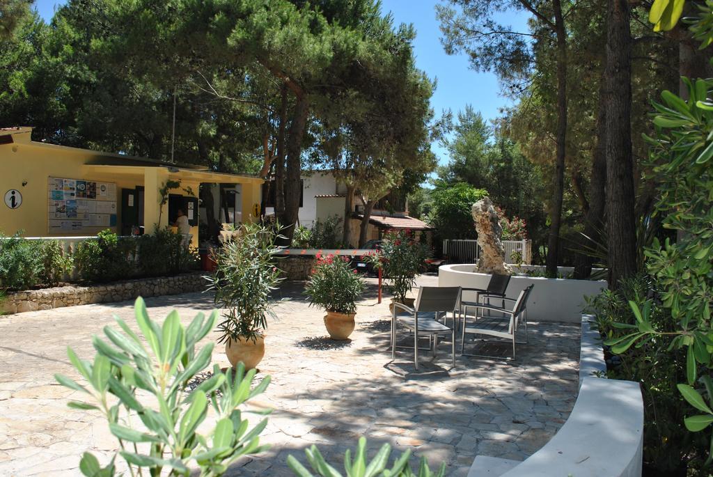 Camping Village Baia Falcone Vieste Exterior photo